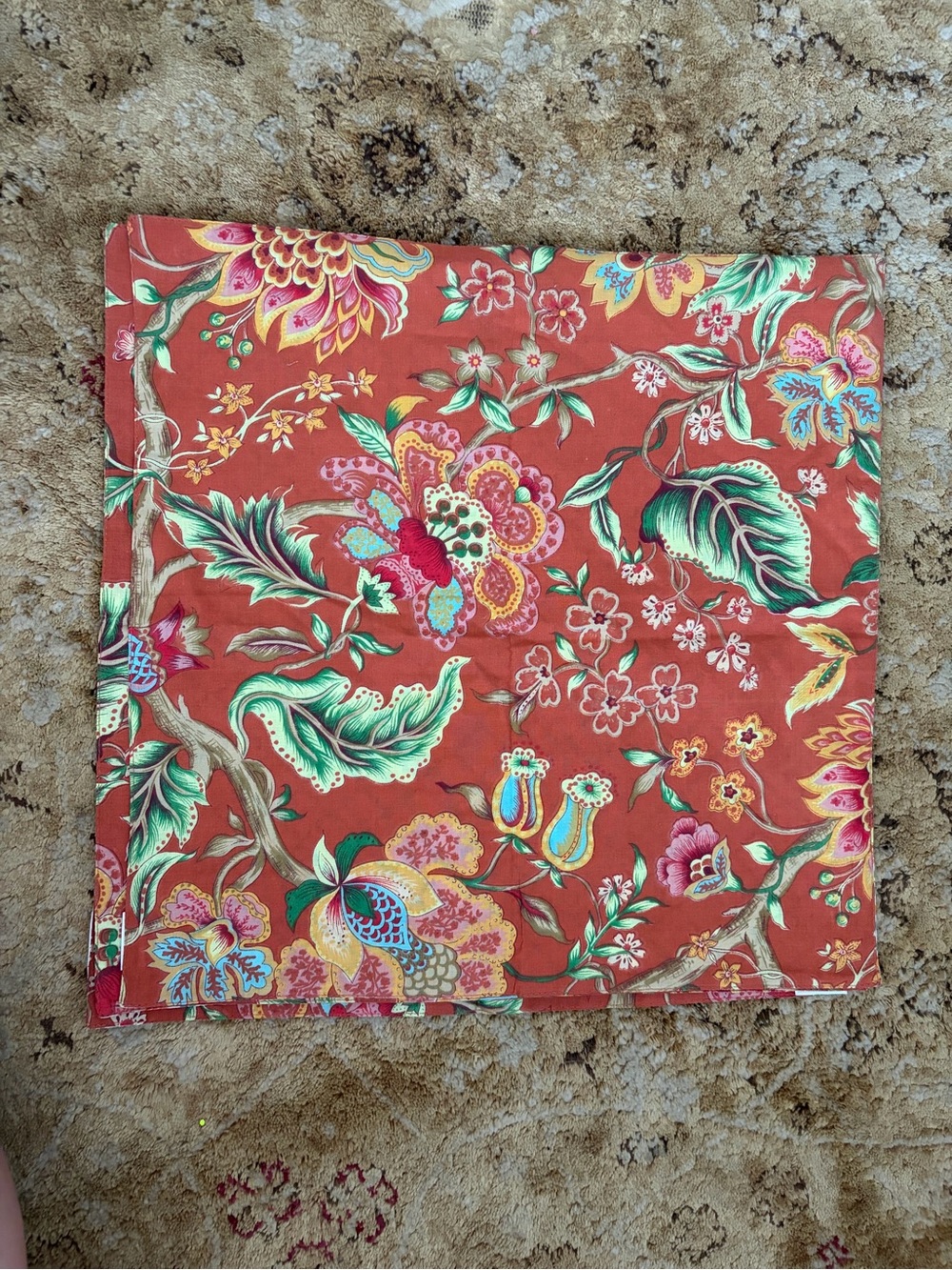 EUC C&F home "Adele" Botanical Square w/ 4 coordinated napkins